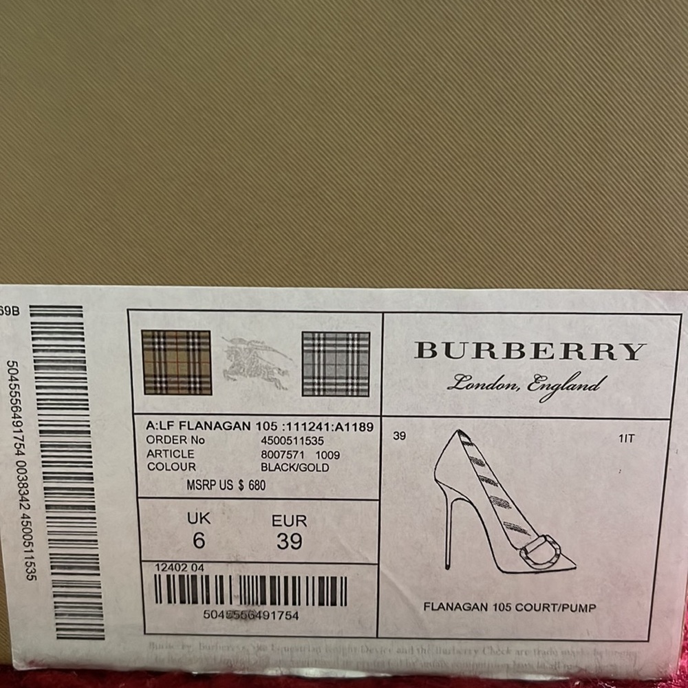 Burberry Flanagan D-Ring Pumps. Made in Italy. Size: US 8 1/2, UK 6, EUR 39 - Picture 16 of 16
